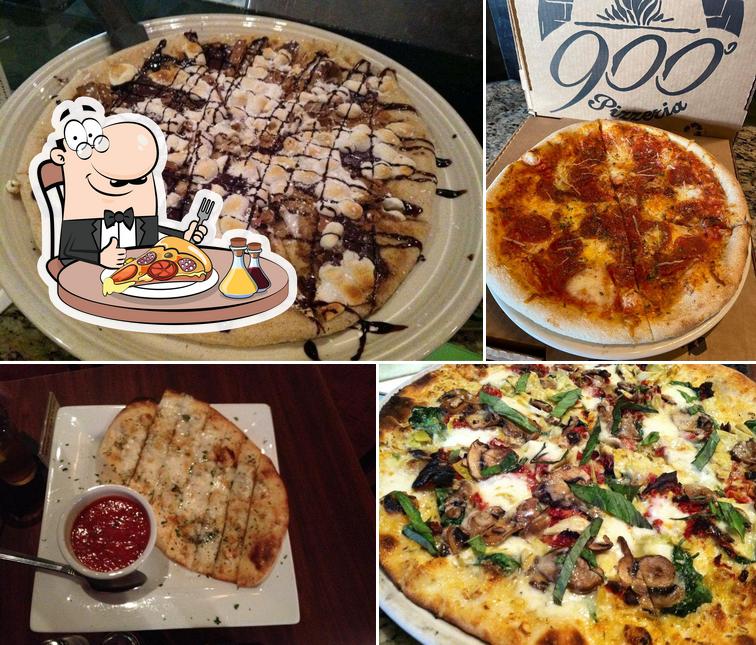 Elige una pizza en 900 Degrees Neapolitan Pizzeria