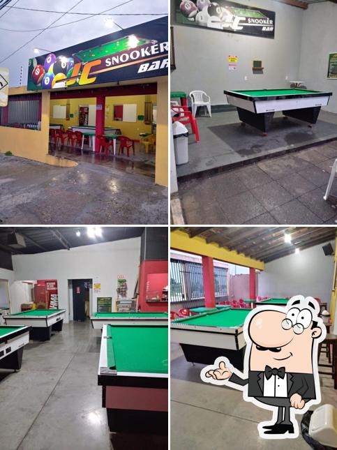 O interior do JC Snooker Bar