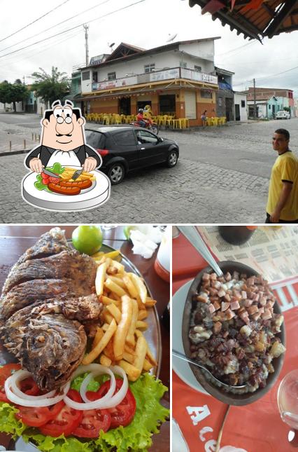 Confira a ilustração mostrando comida e exterior no Bar do Queiroz