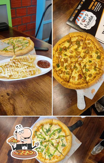 Try out pizza at FooD Mohalla