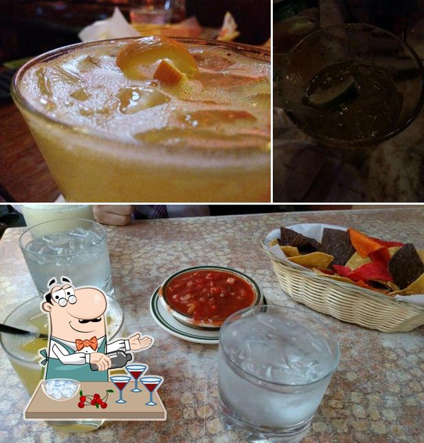 Dahlia's Mexican Restaurant serves alcohol
