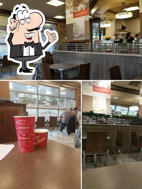 L'intérieur de Tim Hortons