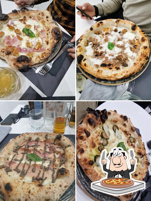 A Pizzeria Fratelli Cardone Mugnano di Napoli, vous pouvez prendre des pizzas