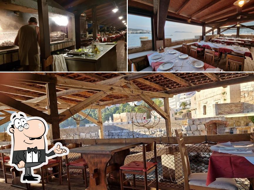 Dai un'occhiata agli interni di Konoba Jastožera