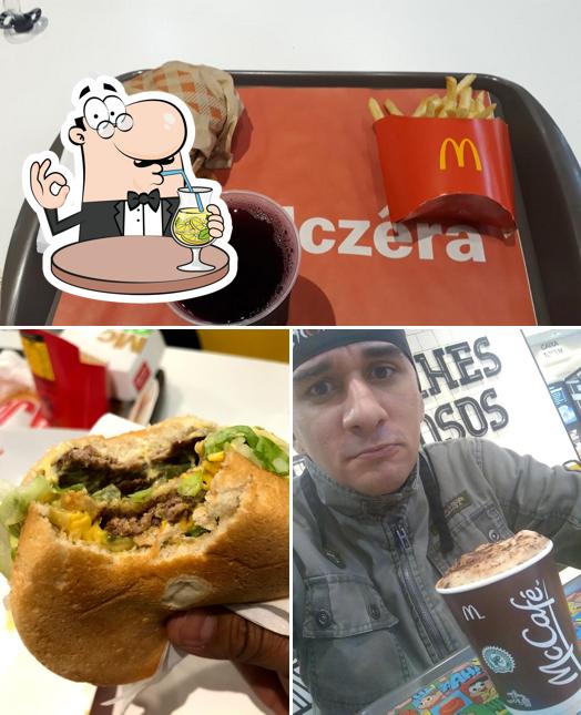 Entre diferentes coisas, bebida e comida podem ser encontrados no McDonald's