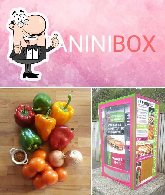 Voir cette image de La Panini Box Camaret