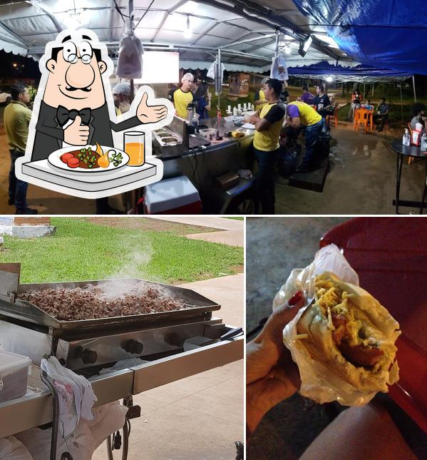 Confira a foto apresentando comida e exterior no Raimundo Hot Dog