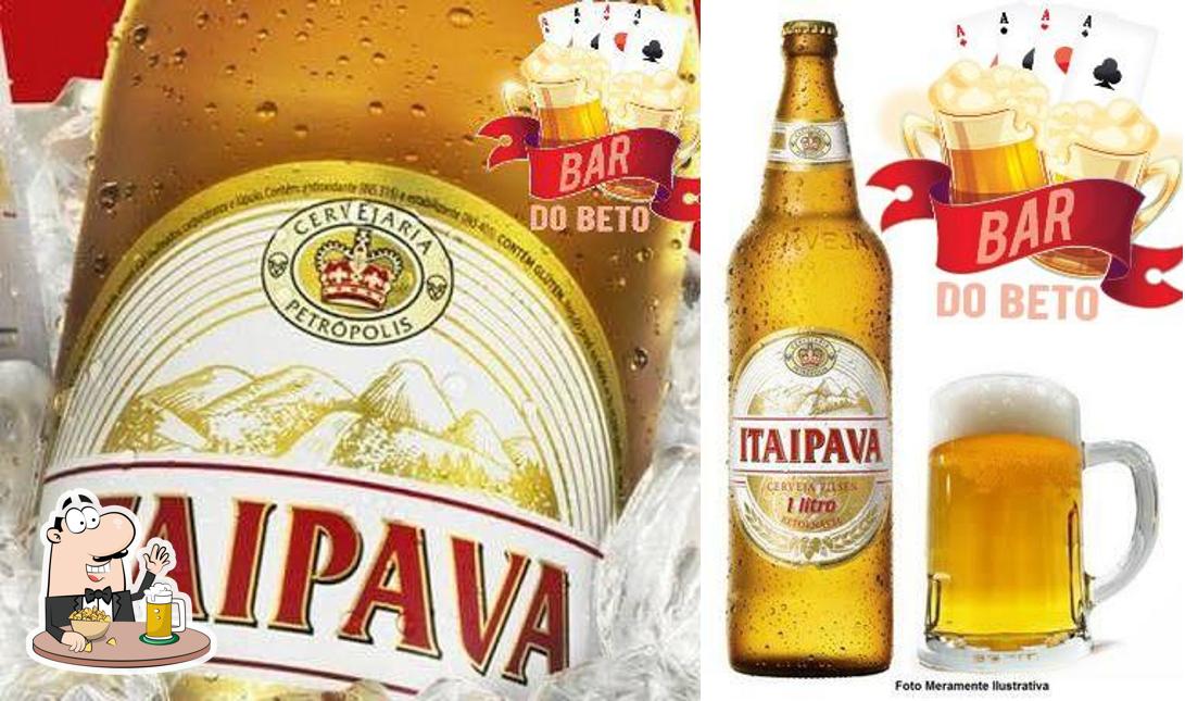 Desfute uma tulipa de cerveja leve ou escura