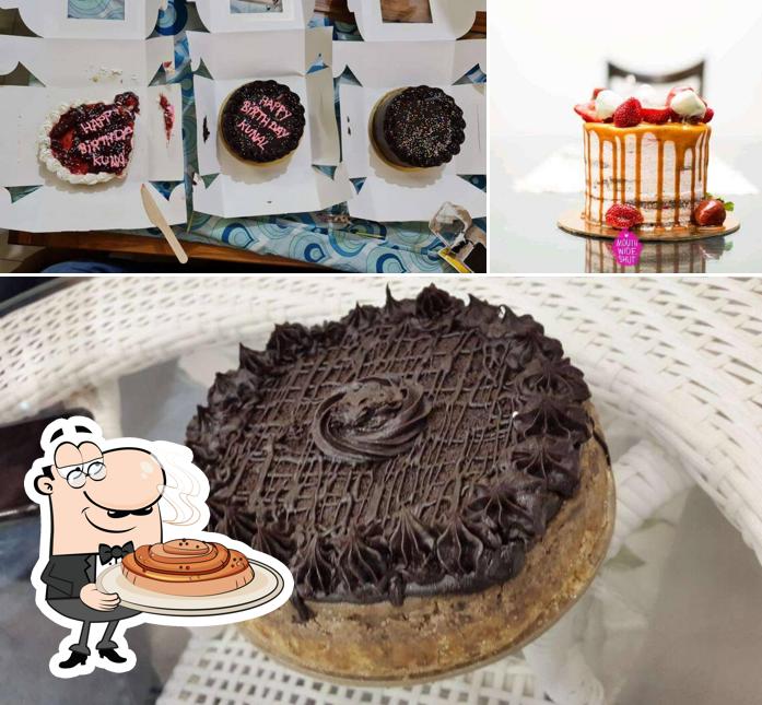 Look at the photo of Mouth Wide Shut Cake Shop