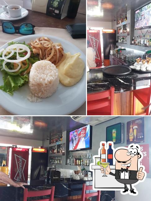 Dê uma olhada a foto ilustrando balcão de bar e comida no Sal Marinho Restaurant'Bar Vilas
