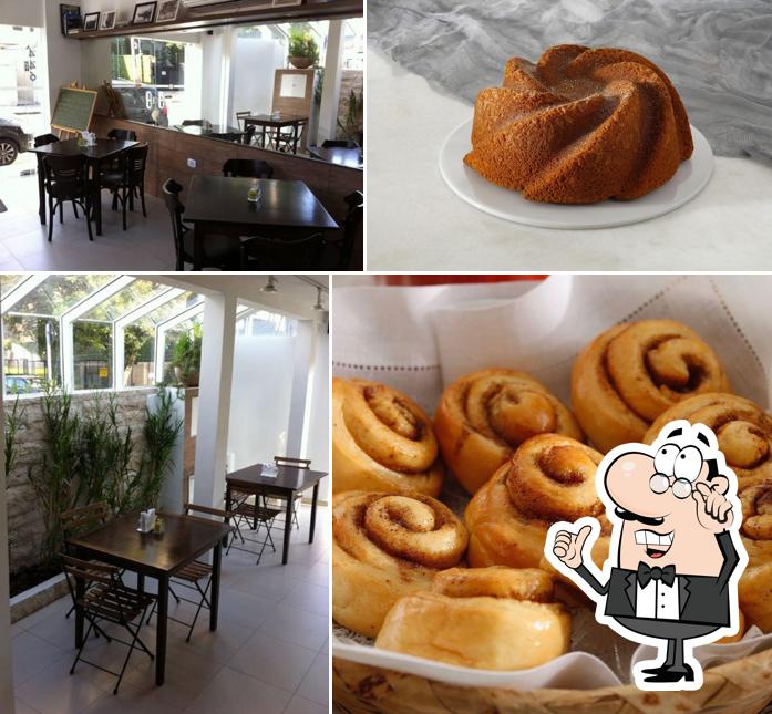 O interior do Fina Farinha Pães e Doces