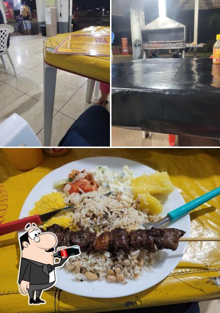Esta é a foto mostrando bebida e interior a Churrasquinho do Parana