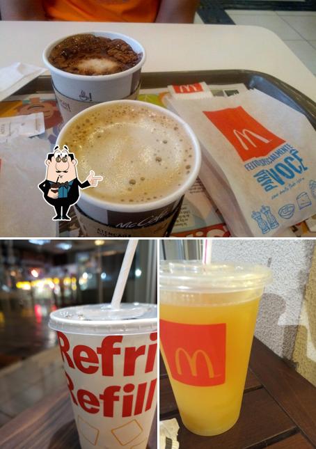 Desfrute de um drinque no McDonald's