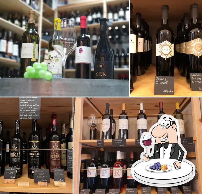 È gradevole bersi un bicchiere di vino a Enoteca wine shop