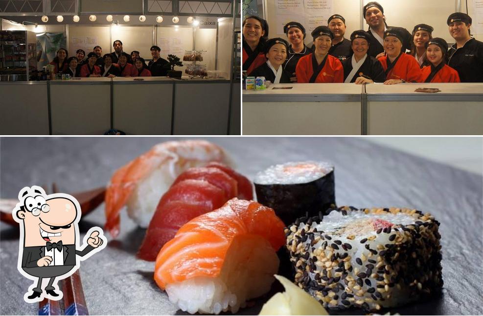 Confira a foto apresentando interior e sushi no Espaço Gourmet