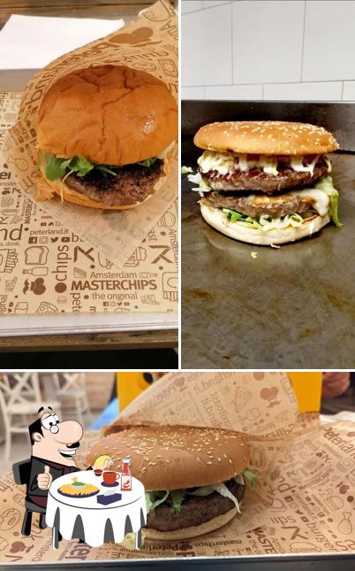 Prenditi un hamburger a Peterland Nardó