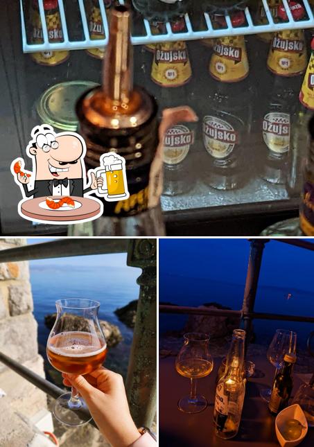 Puoi ordinare un rinfrescante bicchiere di birra chiara o scura