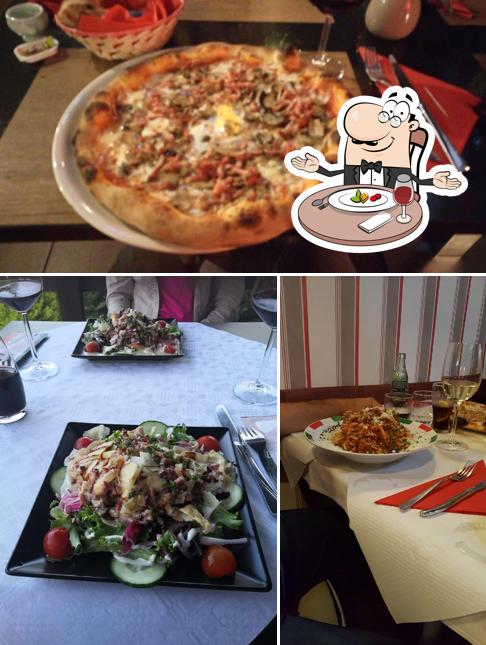 La table à manger et pizza du restaurant