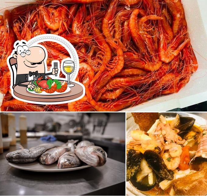 Commandez différents repas à base de fruits de mer disponibles à L’Angolo delle Meduse