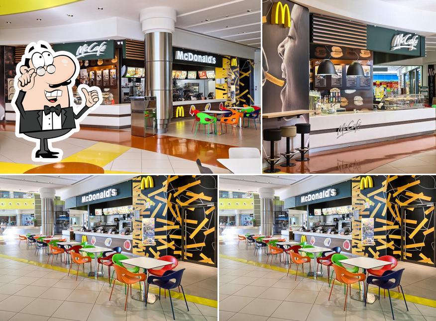 Gli interni di McDonald's Pontecagnano Mall