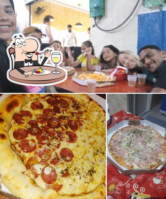 A imagem da comida e mesa de jantar a Pizzaria E Choperia Expresso Mania