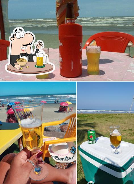 Desfute uma tulipa de cerveja leve ou escura