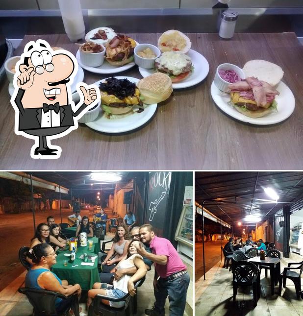 O interior do ROCK BURGUER