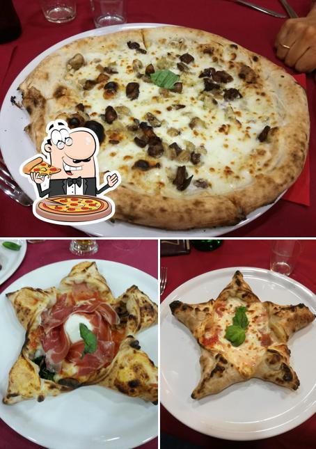 Order pizza at Ristorante Pizzeria Santa & Jhonny