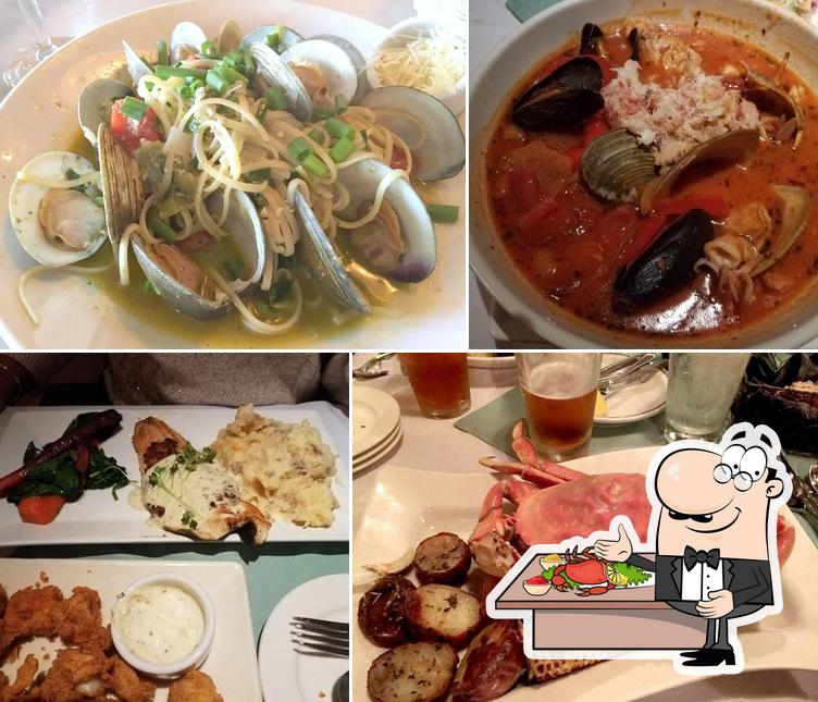 Flaherty's Seafood Grill & Oyster Bar, CarmelbytheSea, between