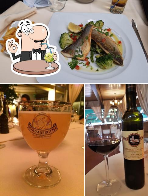 Guarda la foto che raffigura la bevanda e cibo di Restaurant Du Tennis