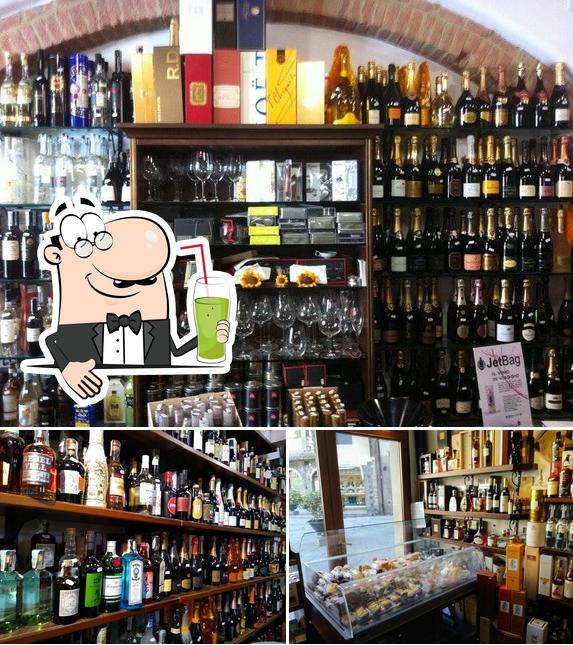 Profitez d'une boisson à Enoteca Molesini