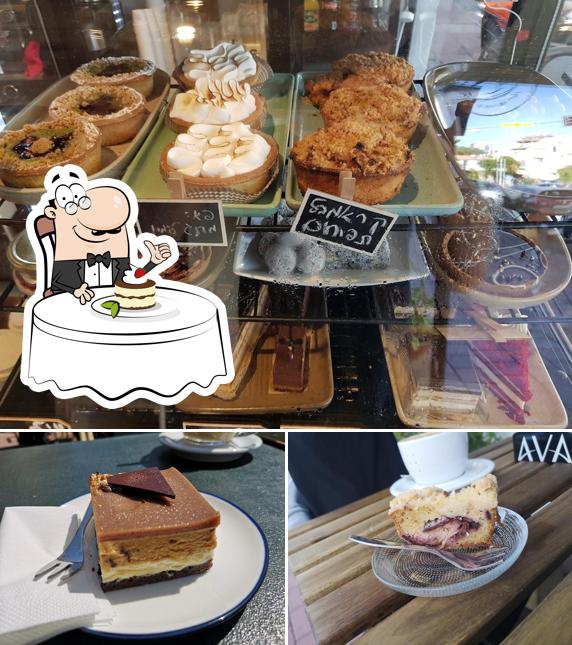 Café Katan BeRashi serviert eine Auswahl von Süßspeisen