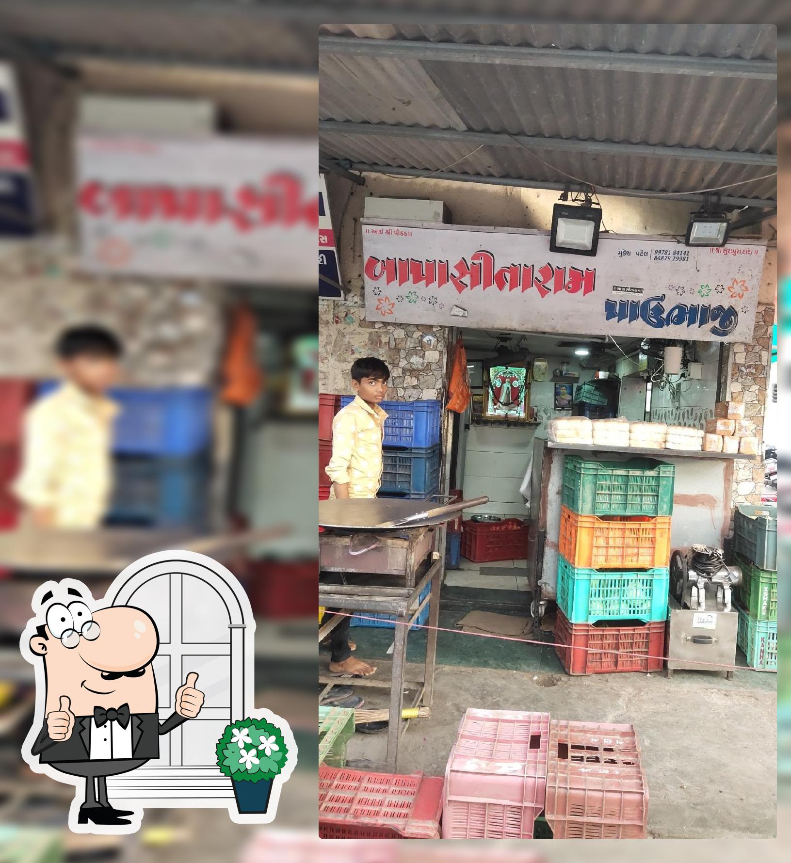 You can get some fresh air at the outside area of Bapa sitaram pavbhaji