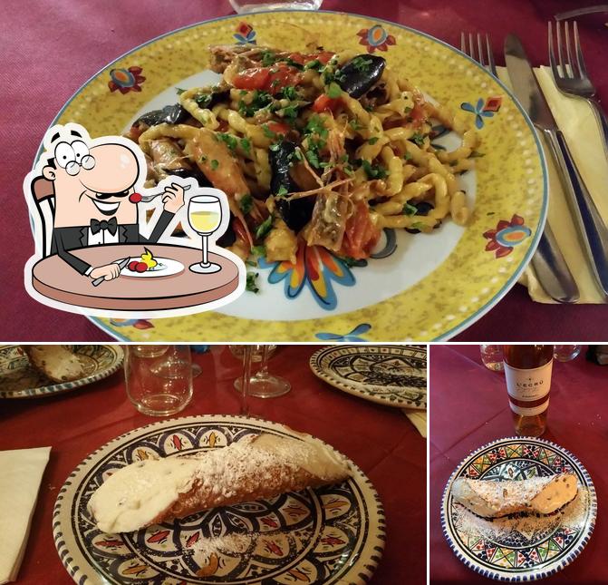 Caupona Taverna di Sicilia si caratterizza per la cibo e alcol