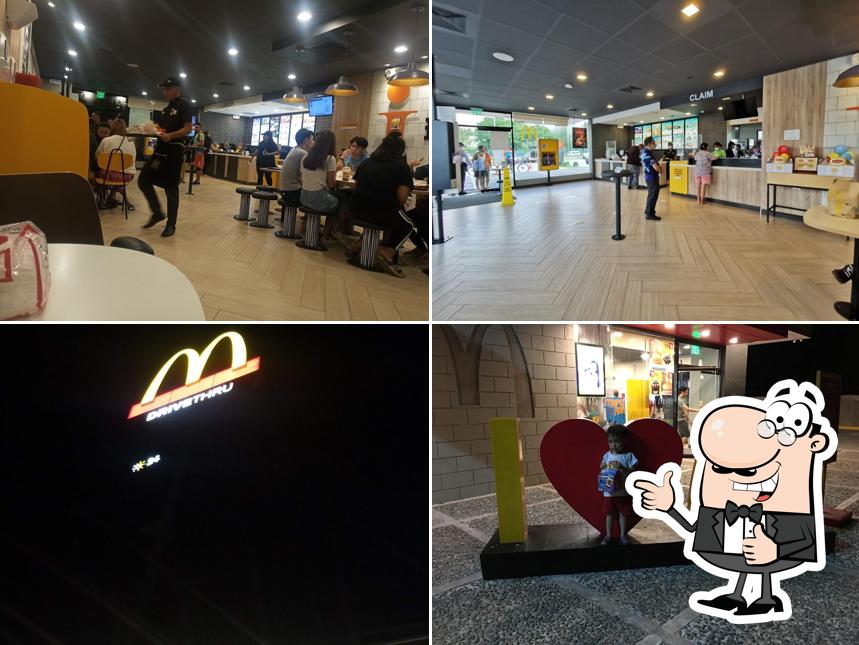 Взгляните на изображение ресторана "McDonald's Vermosa"