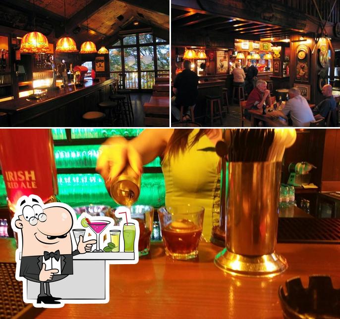 Взгляните на это изображение, где видны барная стойка и пиво в The Irish Bar