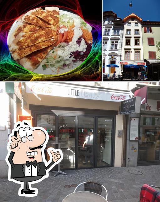 Tra le varie cose da Little Italy si possono trovare la interni e cibo