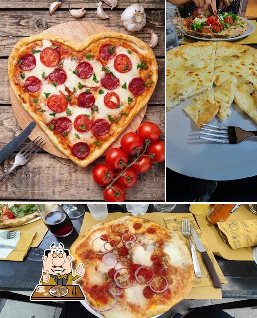 Ordina una pizza a Pizzeria La Regina