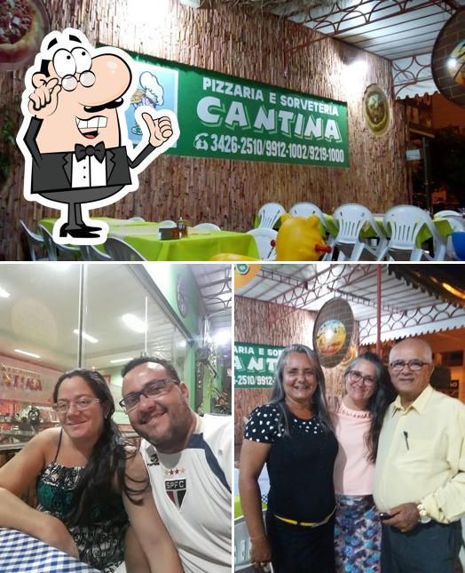 O interior do Pizzaria e Sorveteria Cantina