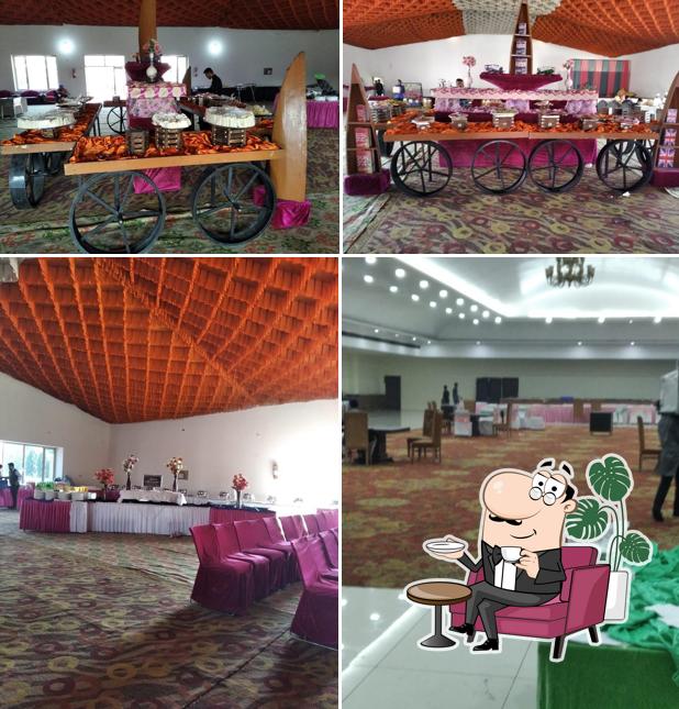 The image of EVERGREEN FARM HOUSE’s interior and food