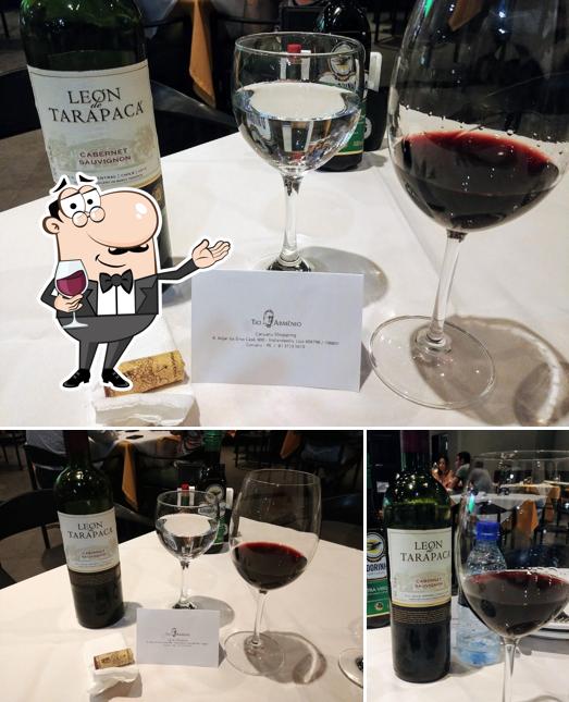 É agradável saborear uma taça de vinho no Restaurante Tio Armênio