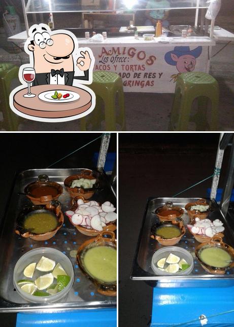 Это фотография, где изображены еда и внутреннее оформление в Taqueria Los Amigos