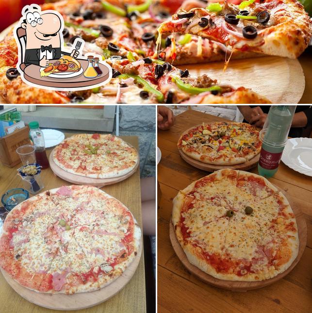 Prenditi una pizza a Pizzeria-gelateria San Martino