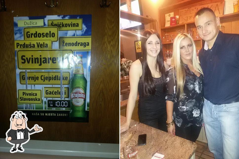 Siediti a un tavolo di Caffe bar Arka