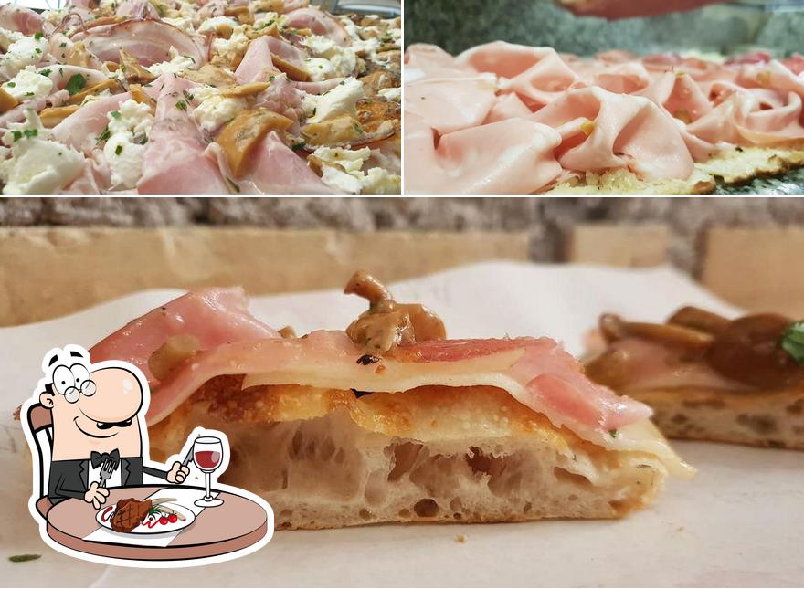 Ordina i un pasto a base di carne a Rosso Pizza