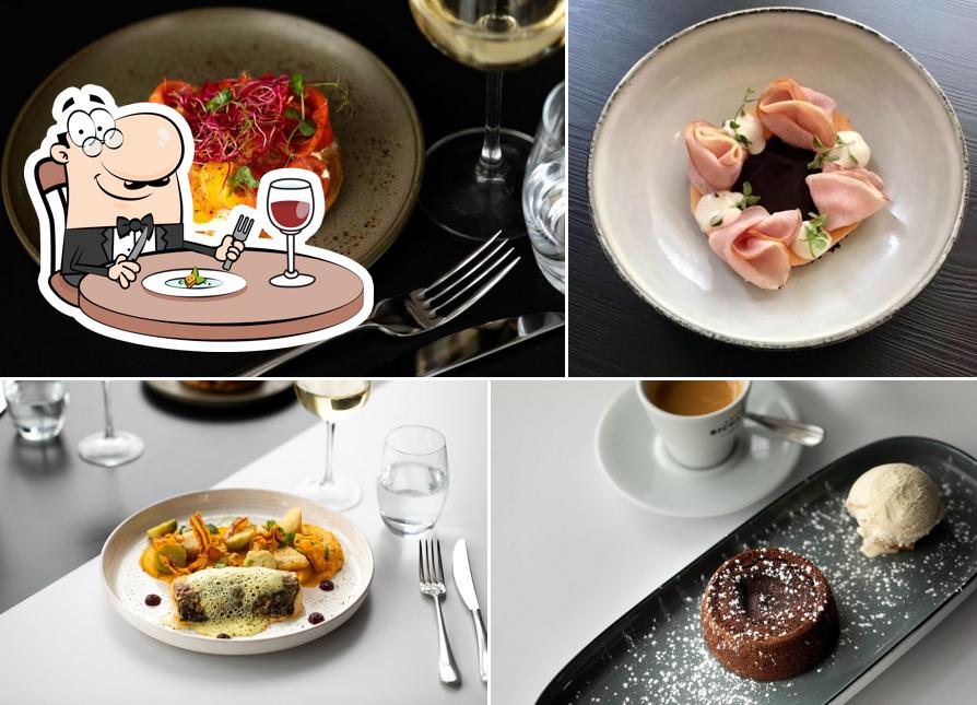 Kitchen & Bar at Courtyard by Marriott Paris Créteil