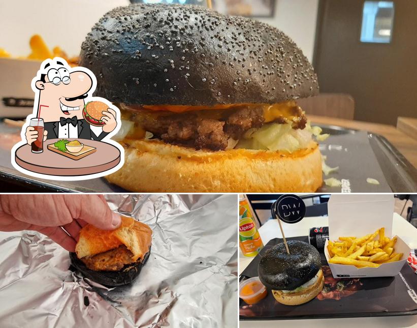 Black & White Burger Nantes sert une pléthore d'options pour les amateurs d'hamburgers