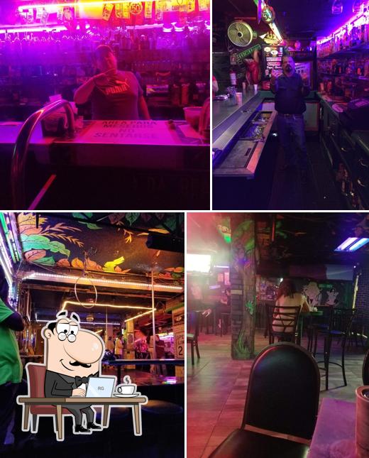 The Green Door pub & bar, Los Algodones Restaurant reviews