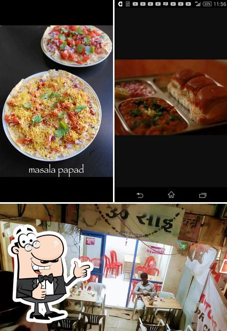 See this pic of Prakash Bhau Pavbhaji Corner