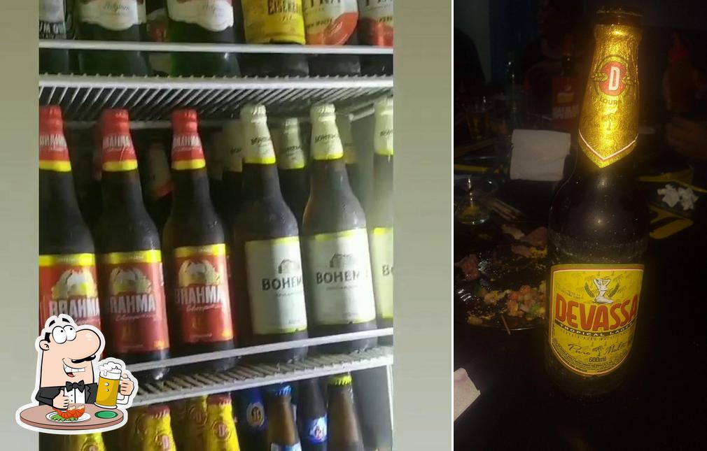 Desfute uma tulipa de cerveja leve ou escura